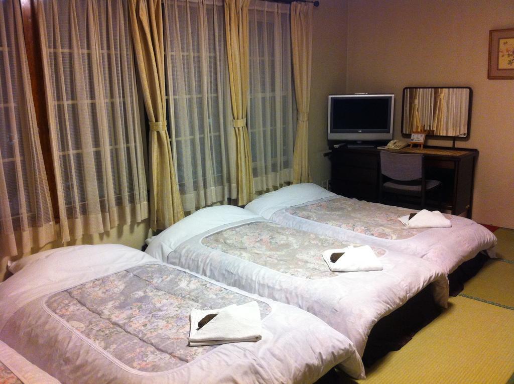Alpine Wind Bed & Breakfast Hakuba Dış mekan fotoğraf